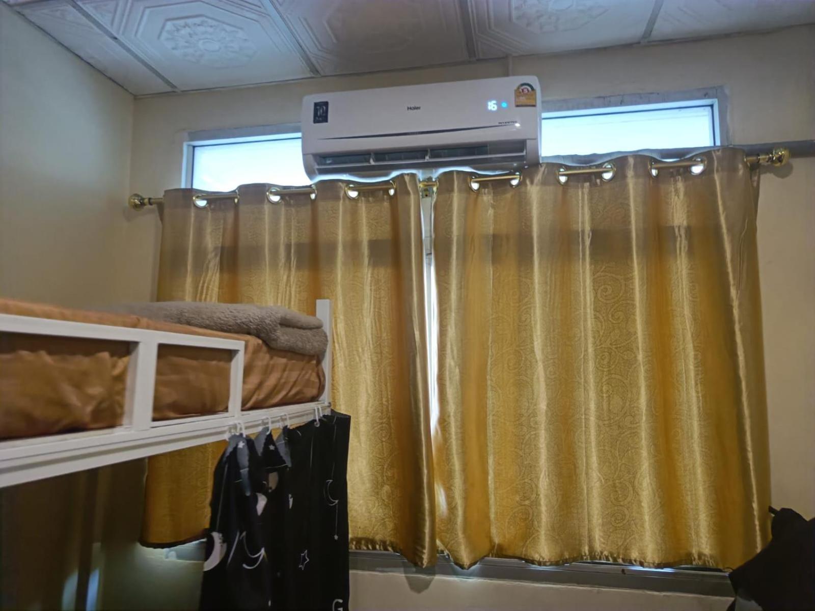 The House Hostel Bangkok Bagian luar foto