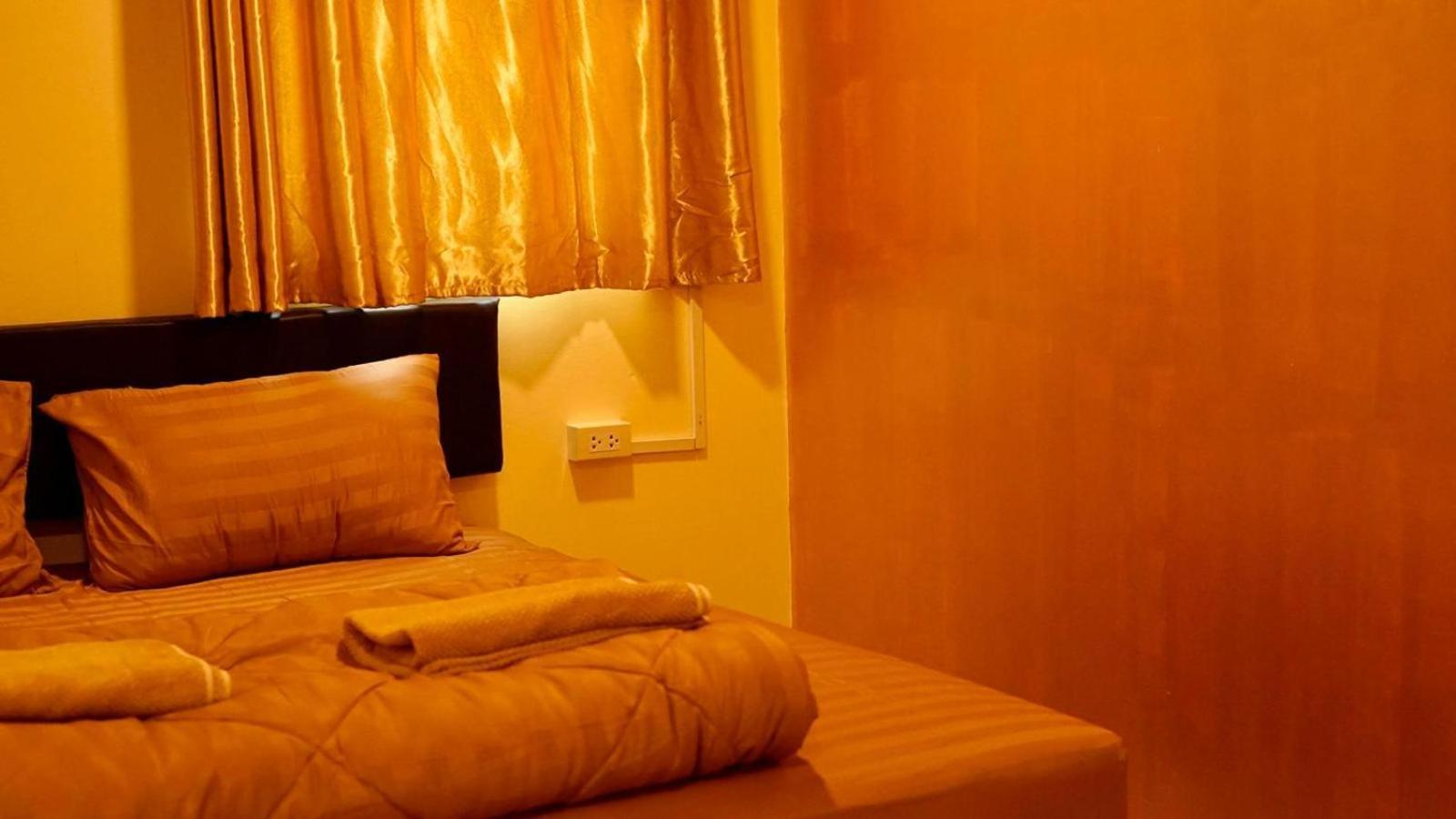 The House Hostel Bangkok Bagian luar foto