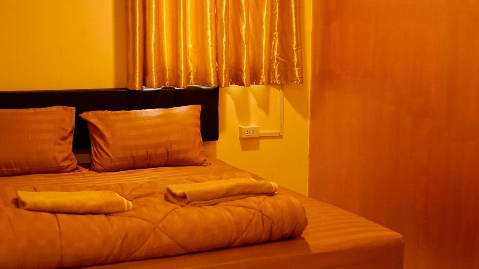 The House Hostel Bangkok Bagian luar foto